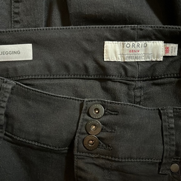 Torrid Black Super Stretch Jeggings - Picture 5 of 12